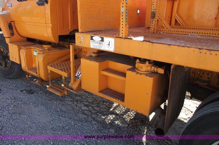 image for item B6118 1993 GMC TopKick digger derrick truck