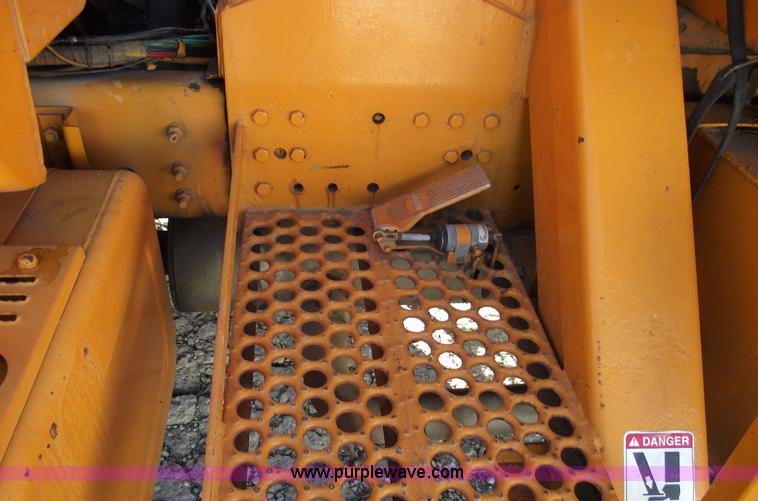 image for item B6118 1993 GMC TopKick digger derrick truck