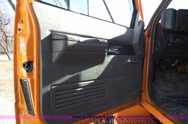 image for item B6118 1993 GMC TopKick digger derrick truck