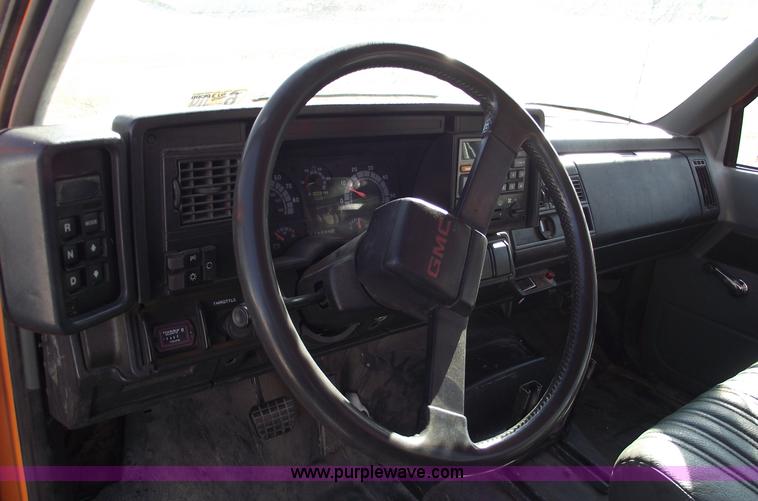 image for item B6118 1993 GMC TopKick digger derrick truck