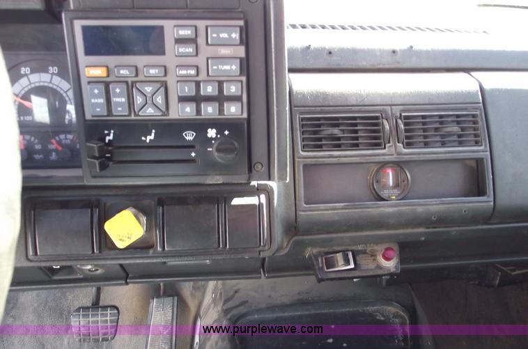 image for item B6118 1993 GMC TopKick digger derrick truck