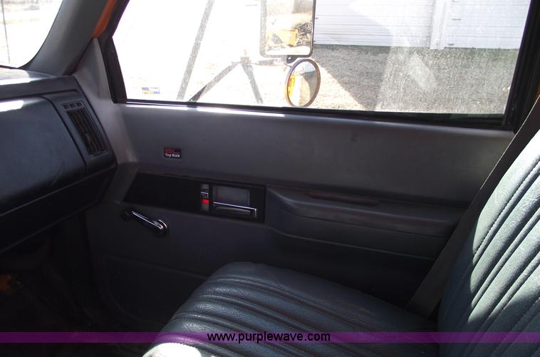 image for item B6118 1993 GMC TopKick digger derrick truck