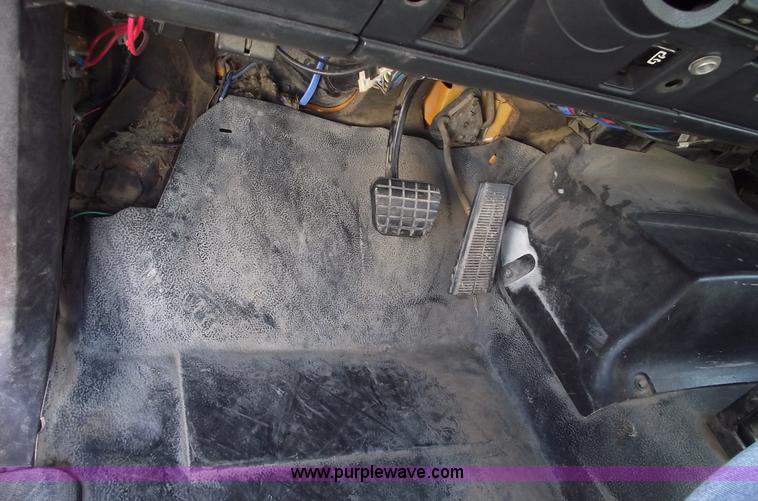 image for item B6118 1993 GMC TopKick digger derrick truck