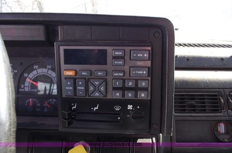 image for item B6118 1993 GMC TopKick digger derrick truck