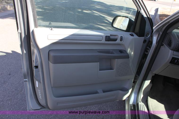 image for item B8838 2007 Ford Freestar SE mini van