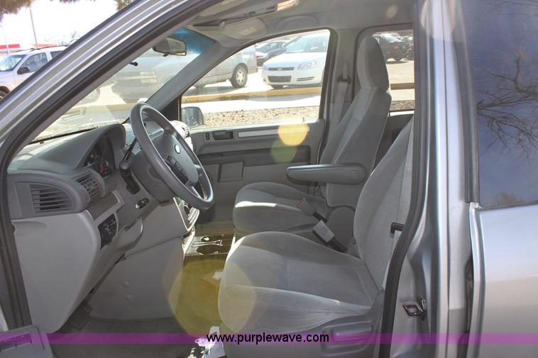 image for item B8838 2007 Ford Freestar SE mini van