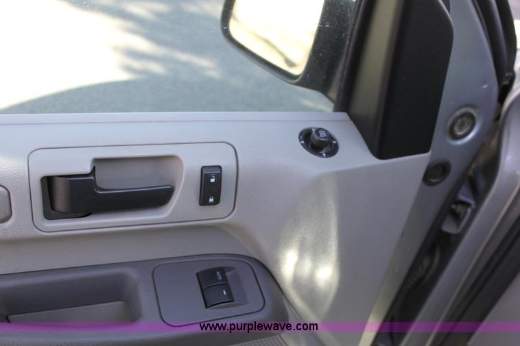 image for item B8838 2007 Ford Freestar SE mini van