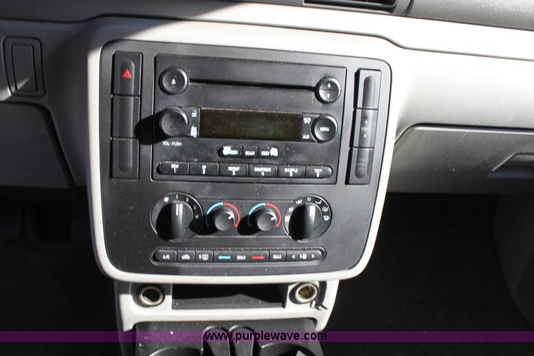 image for item B8838 2007 Ford Freestar SE mini van