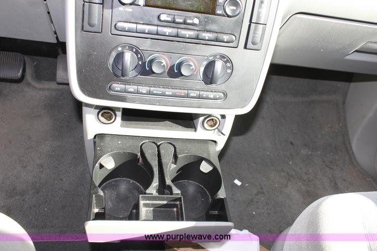 image for item B8838 2007 Ford Freestar SE mini van