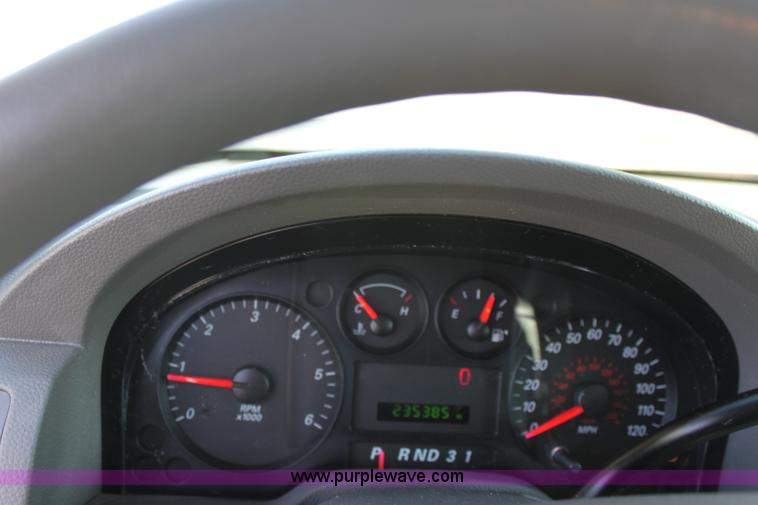 image for item B8838 2007 Ford Freestar SE mini van