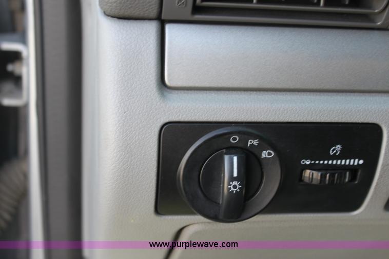 image for item B8838 2007 Ford Freestar SE mini van