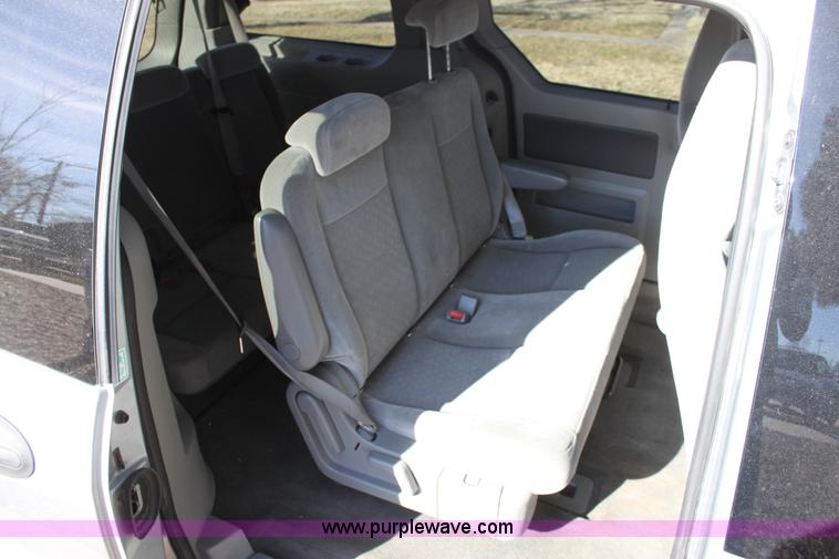 image for item B8838 2007 Ford Freestar SE mini van