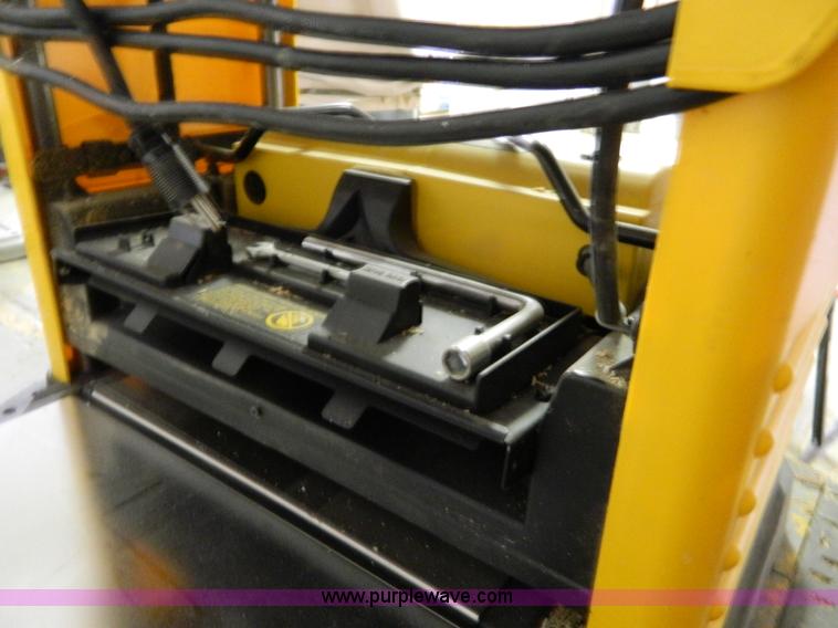 image for item C9495 Dewalt DW733 portable planer