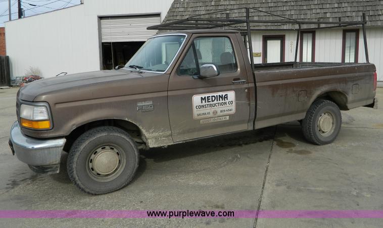 image for item D8730 1993 Ford F150 pickup truck