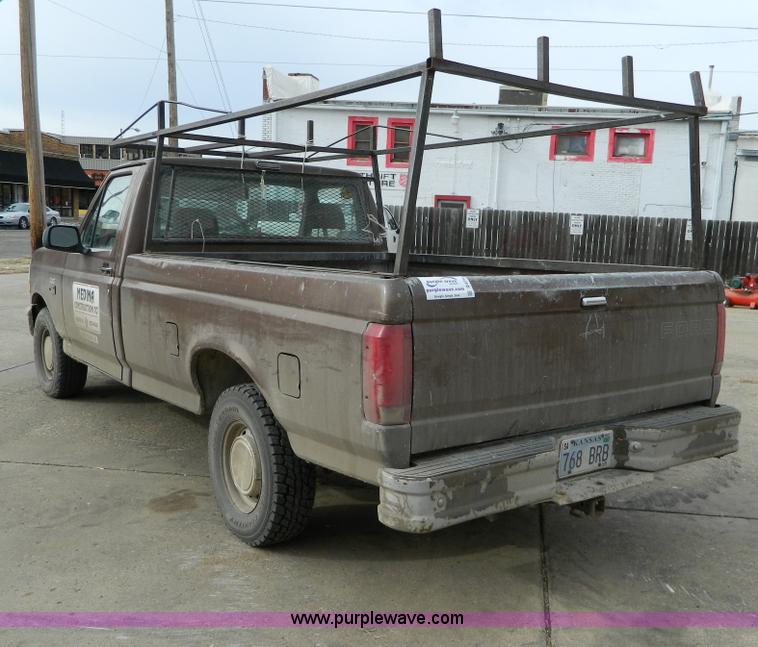 image for item D8730 1993 Ford F150 pickup truck