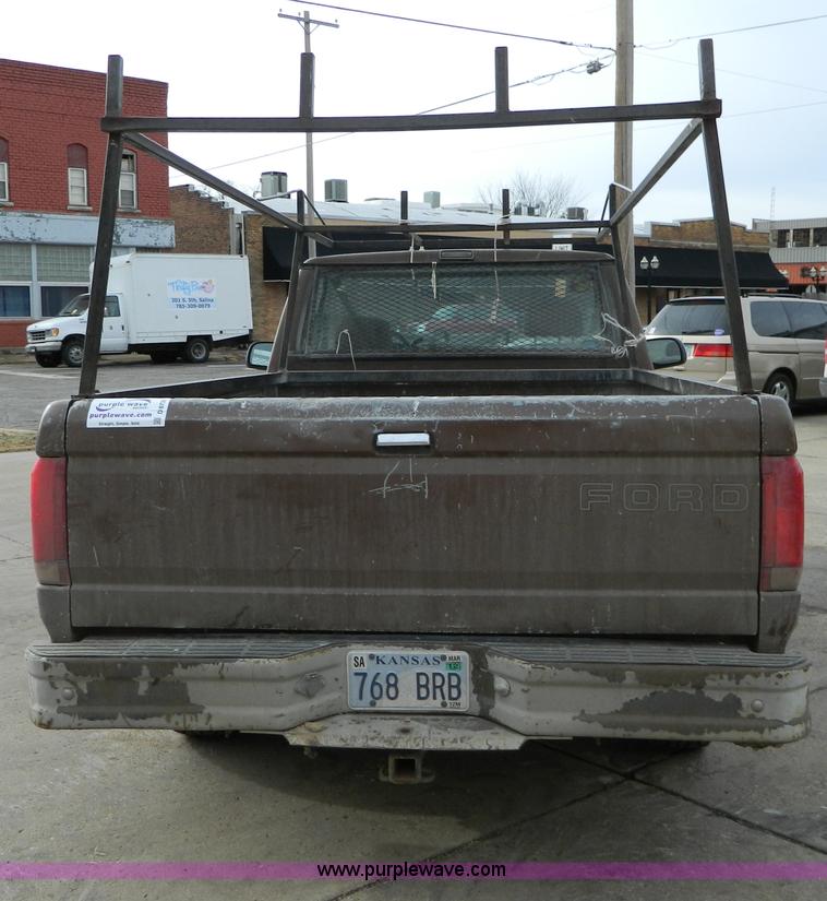 image for item D8730 1993 Ford F150 pickup truck
