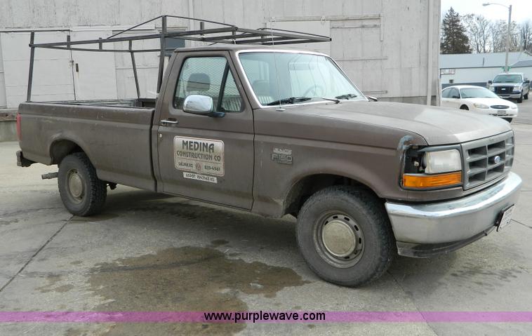 image for item D8730 1993 Ford F150 pickup truck
