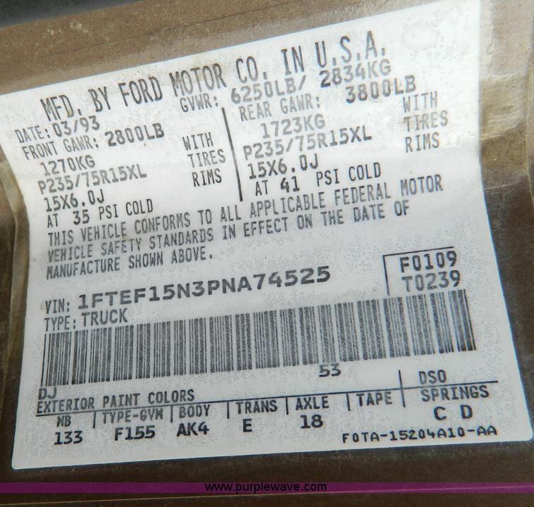 image for item D8730 1993 Ford F150 pickup truck