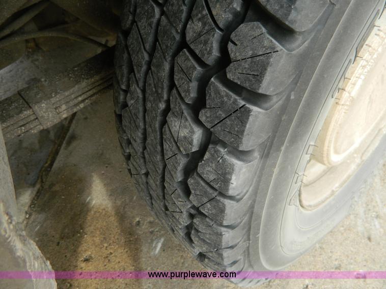 image for item D8730 1993 Ford F150 pickup truck