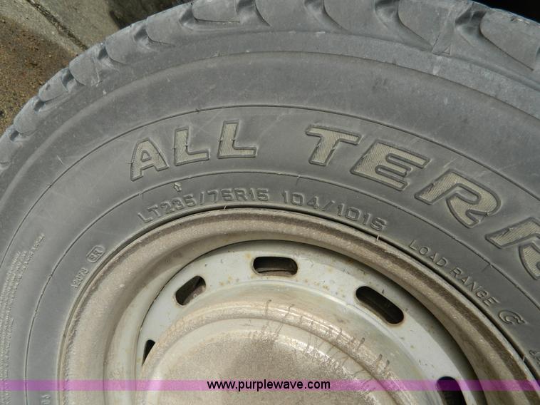 image for item D8730 1993 Ford F150 pickup truck