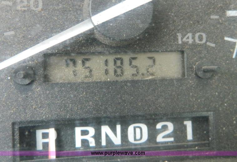 image for item D8730 1993 Ford F150 pickup truck