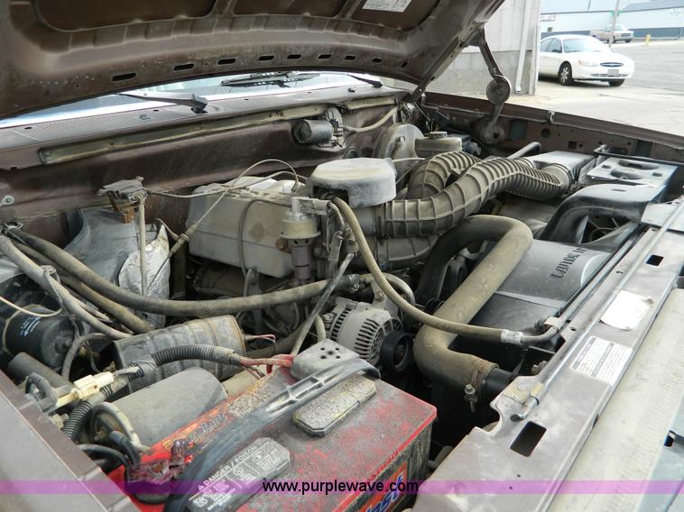 image for item D8730 1993 Ford F150 pickup truck