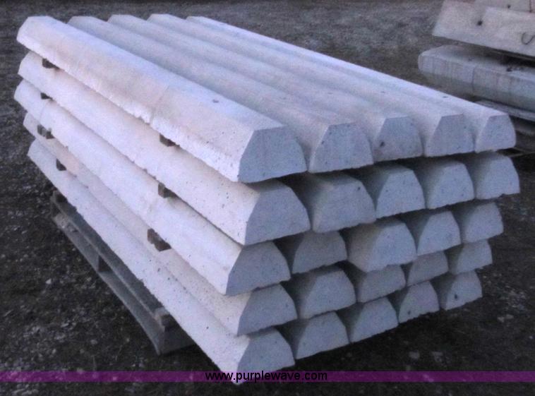 image for item D9290 (25) precast concrete parking stops