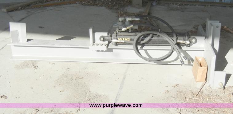 image for item J9349 Wood splitter