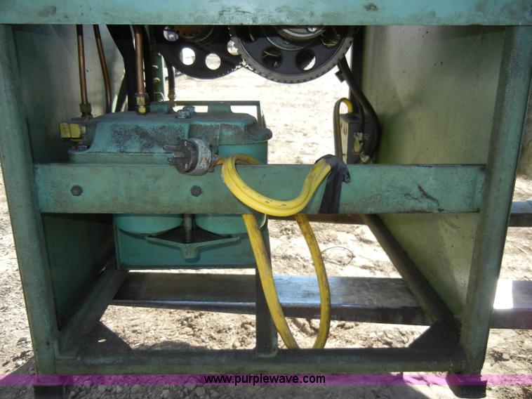 image for item J9360 John Deere BJD injection pump stand