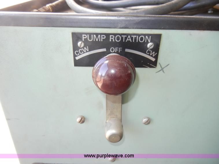 image for item J9361 Bacharach V-7500A injection test stand