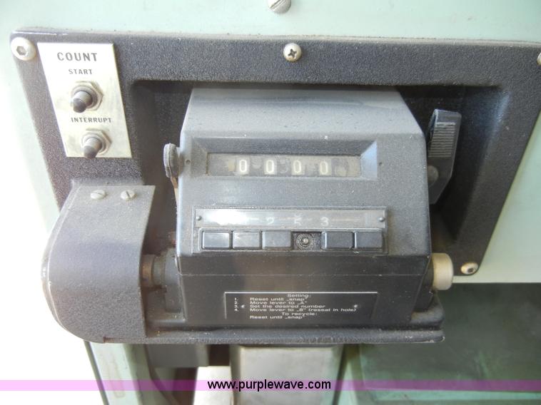 image for item J9361 Bacharach V-7500A injection test stand