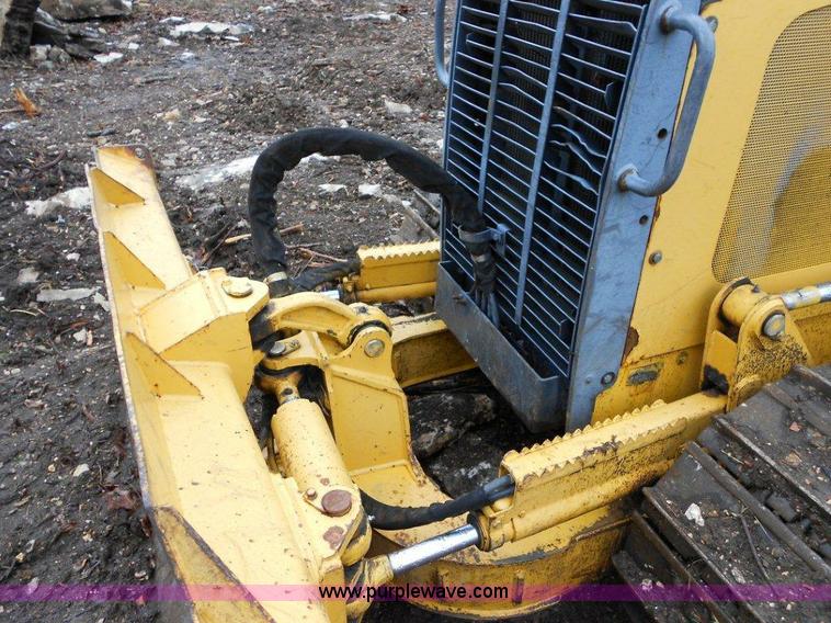 image for item A1834 2000 John Deere 450H dozer