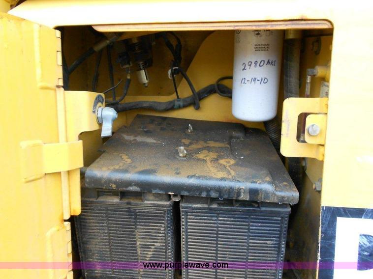 image for item A1834 2000 John Deere 450H dozer