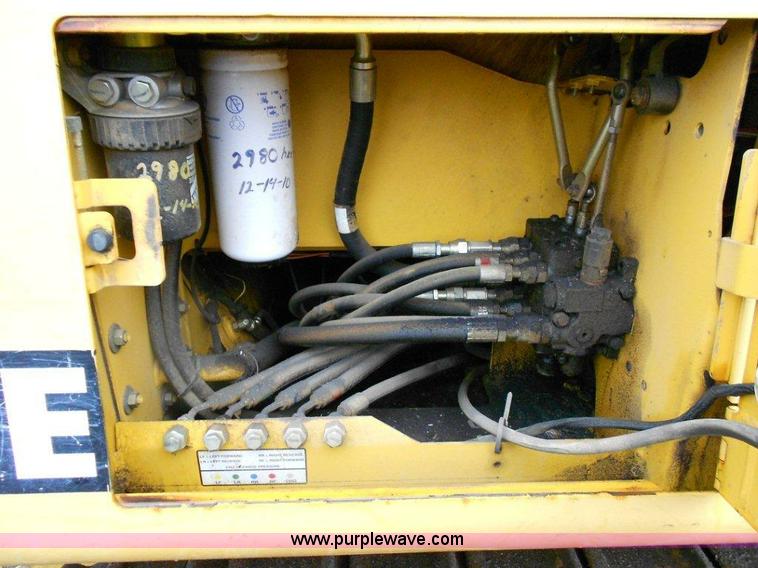 image for item A1834 2000 John Deere 450H dozer