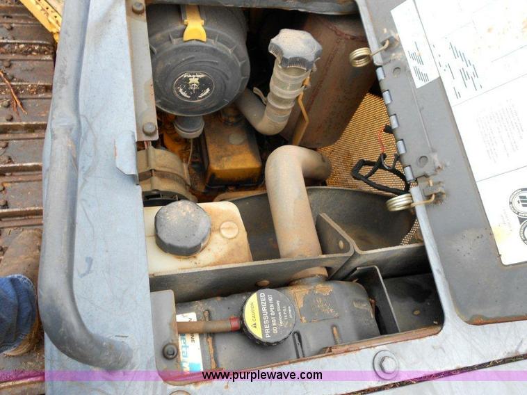 image for item A1834 2000 John Deere 450H dozer