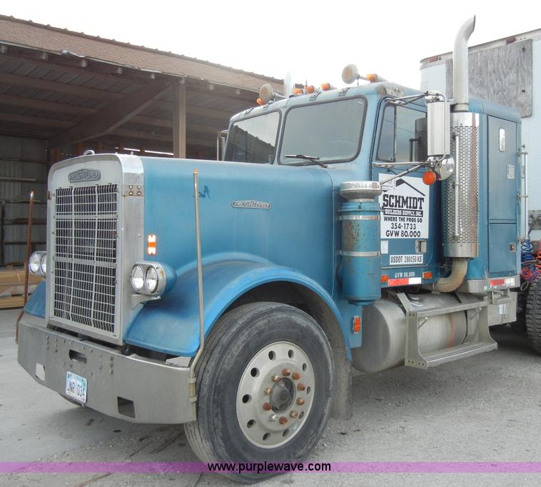 image for item A3429 1983 Freightliner FLC 64T semi truck
