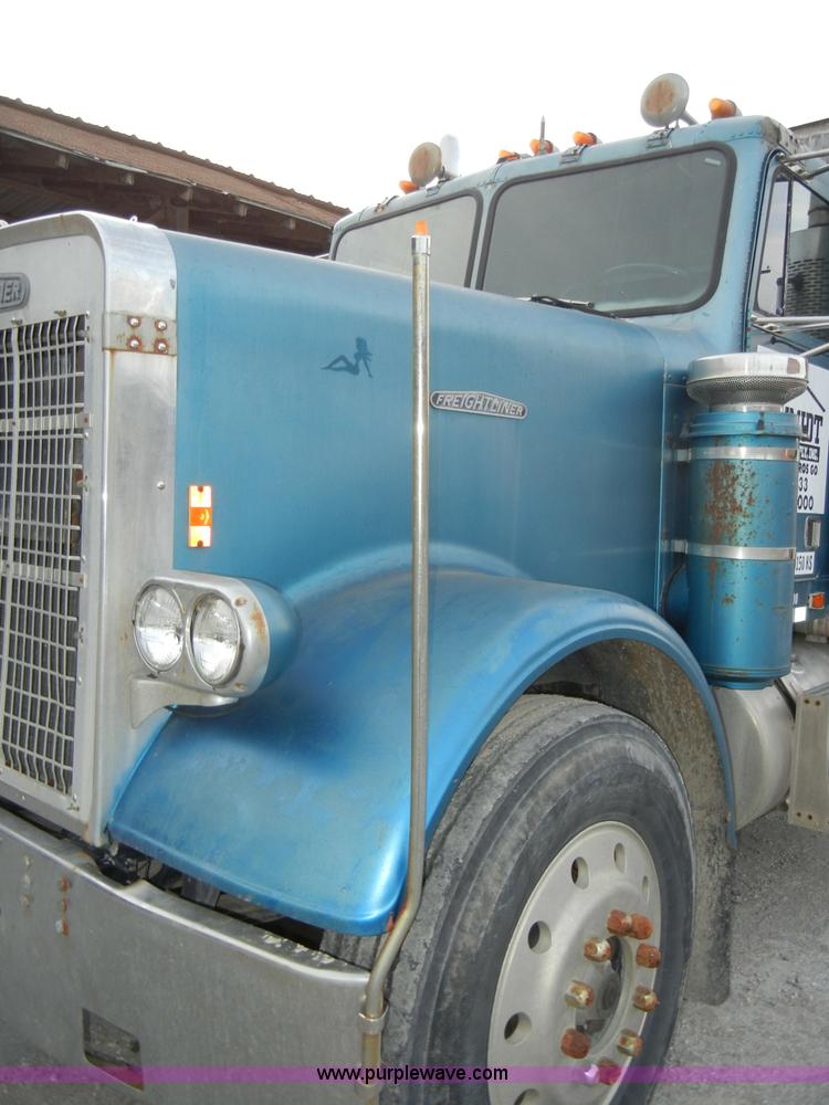 image for item A3429 1983 Freightliner FLC 64T semi truck