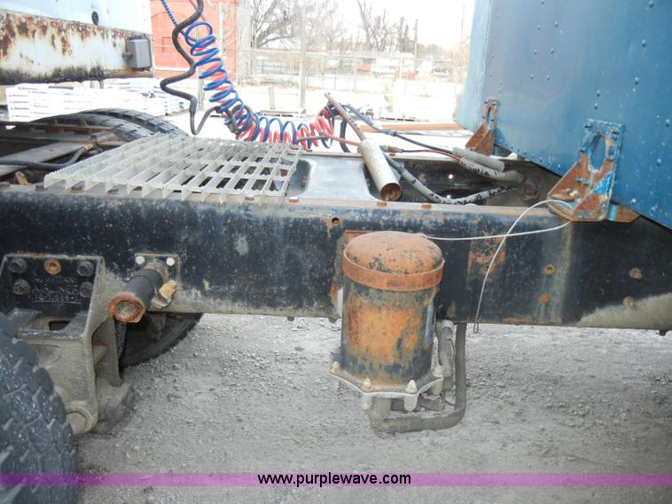 image for item A3429 1983 Freightliner FLC 64T semi truck