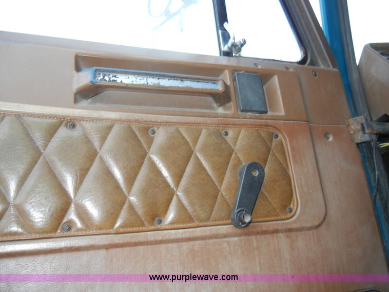 image for item A3429 1983 Freightliner FLC 64T semi truck