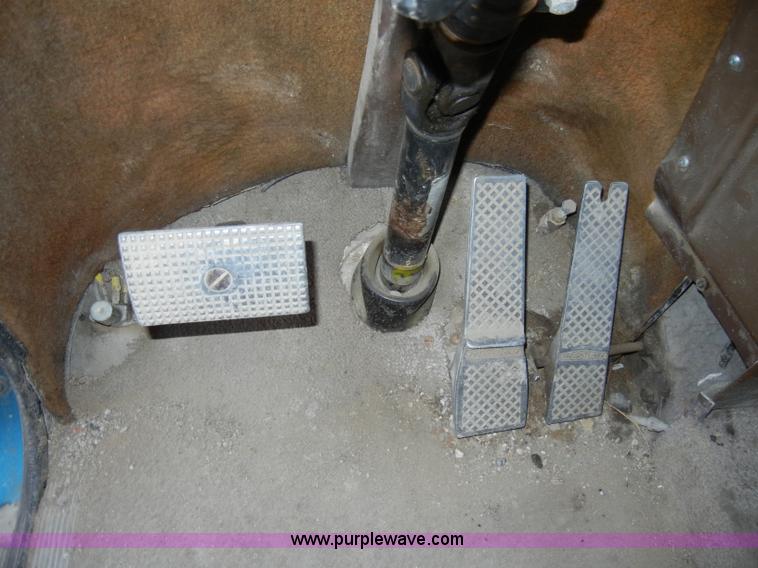 image for item A3429 1983 Freightliner FLC 64T semi truck