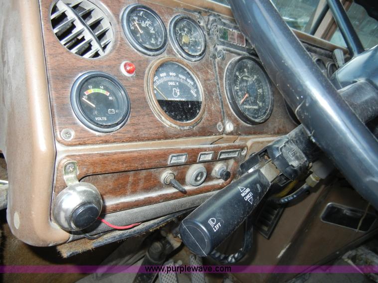 image for item A3429 1983 Freightliner FLC 64T semi truck