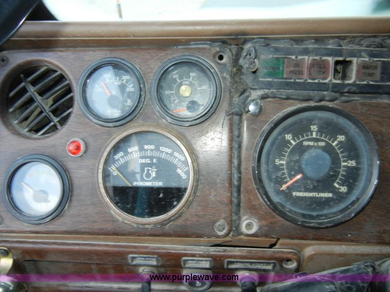 image for item A3429 1983 Freightliner FLC 64T semi truck