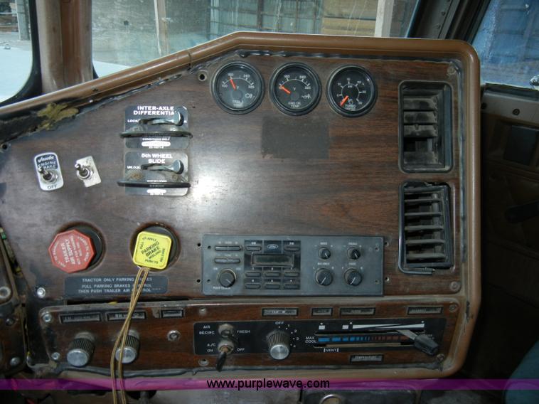 image for item A3429 1983 Freightliner FLC 64T semi truck