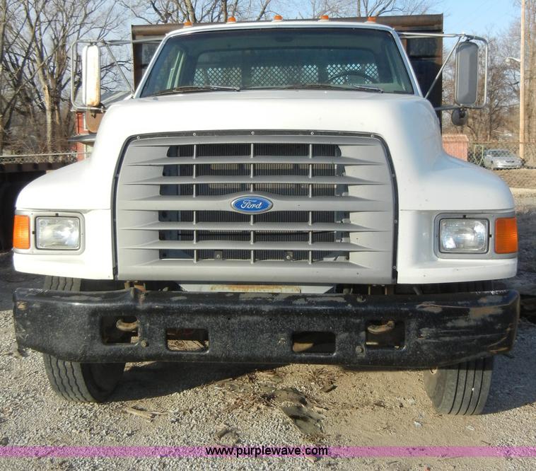 image for item A3430 1996 Ford F700 truck