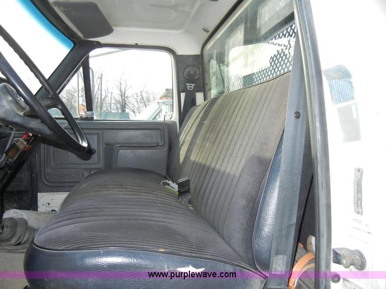 image for item A3430 1996 Ford F700 truck