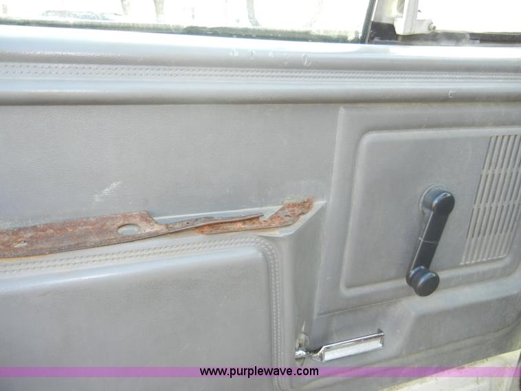 image for item A3430 1996 Ford F700 truck