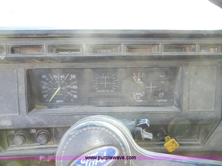 image for item A3430 1996 Ford F700 truck