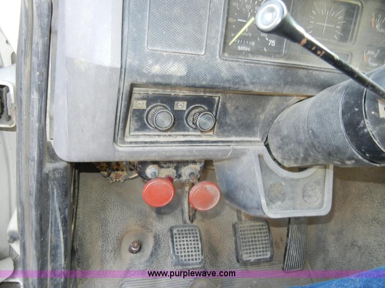 image for item A3430 1996 Ford F700 truck