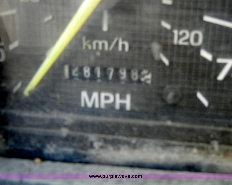 image for item A3430 1996 Ford F700 truck