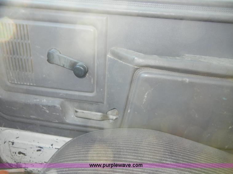 image for item A3430 1996 Ford F700 truck